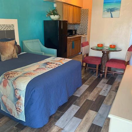 סיינט פיטרסברג Michaels Siesta Motel מראה חיצוני תמונה