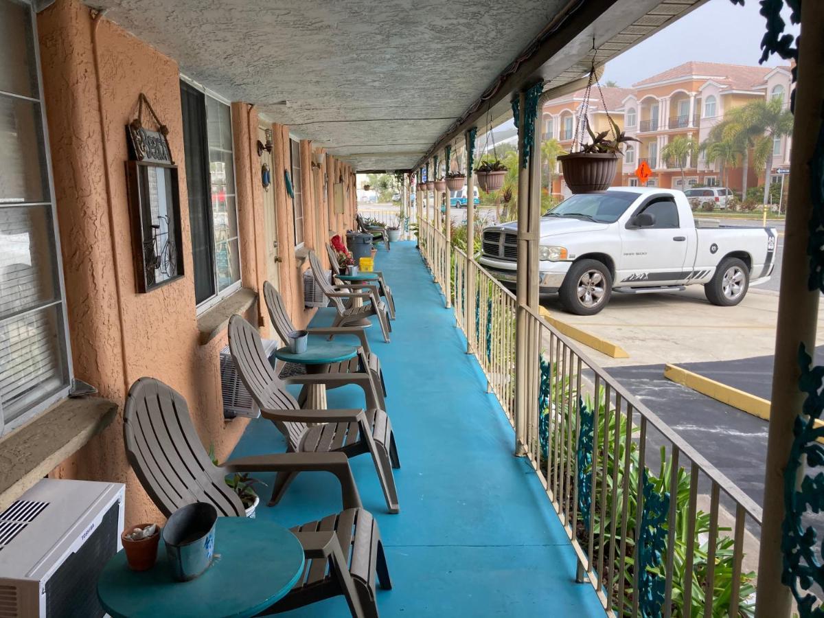 סיינט פיטרסברג Michaels Siesta Motel מראה חיצוני תמונה