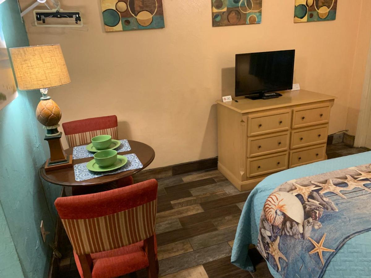 סיינט פיטרסברג Michaels Siesta Motel מראה חיצוני תמונה