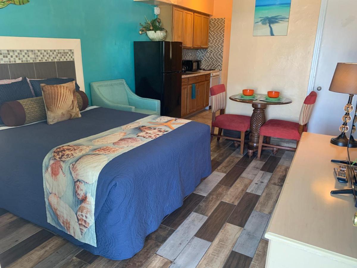 סיינט פיטרסברג Michaels Siesta Motel מראה חיצוני תמונה