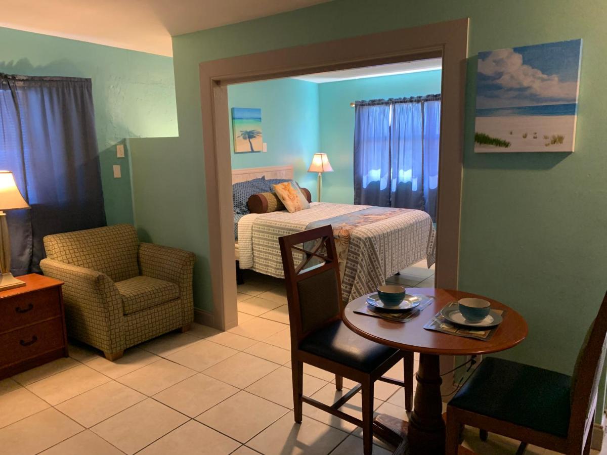 סיינט פיטרסברג Michaels Siesta Motel מראה חיצוני תמונה