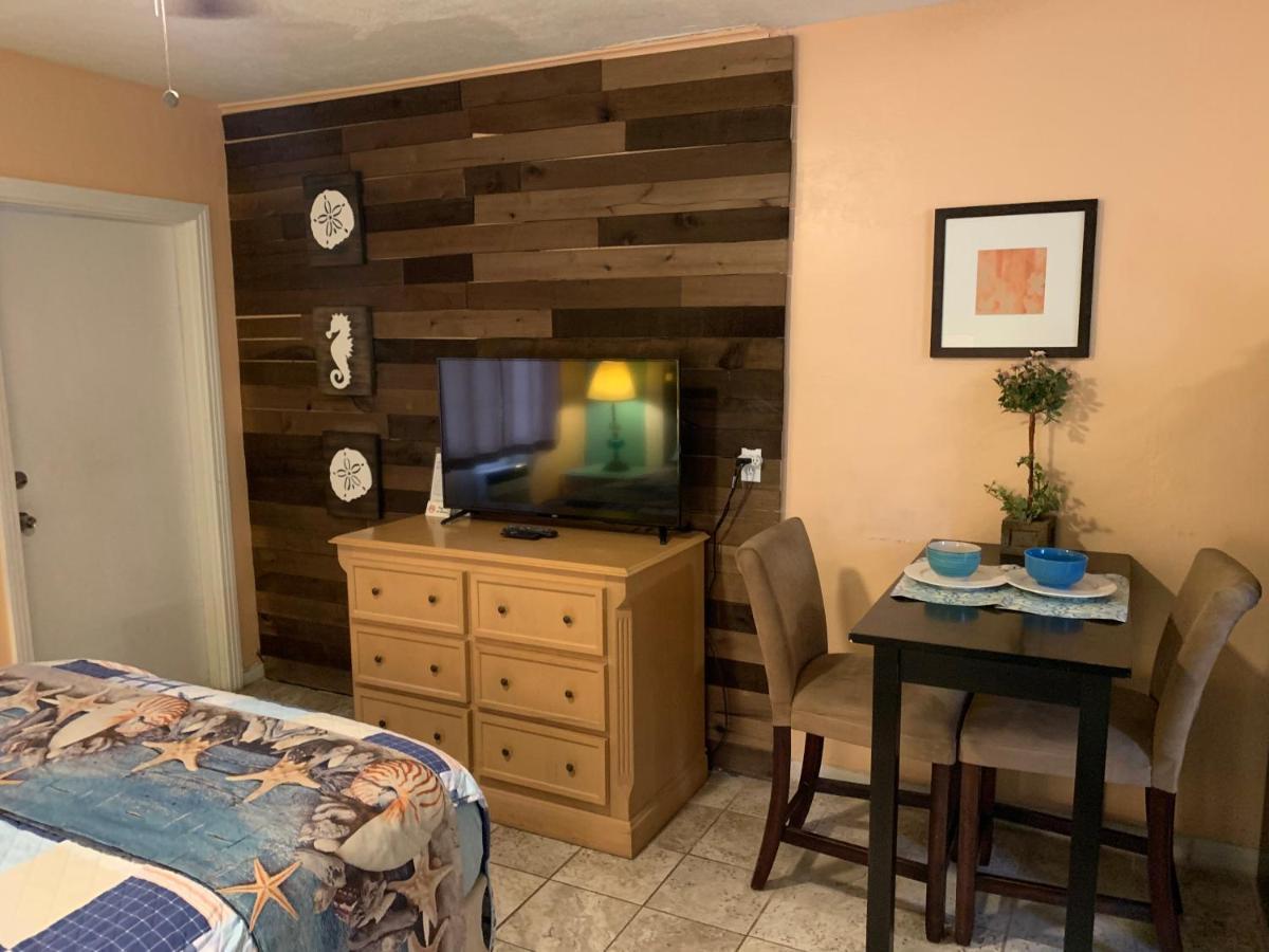 סיינט פיטרסברג Michaels Siesta Motel מראה חיצוני תמונה